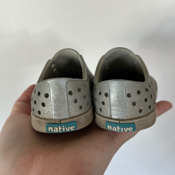 Silver Native Slip Ons Size 5 - Picture 3 of 6